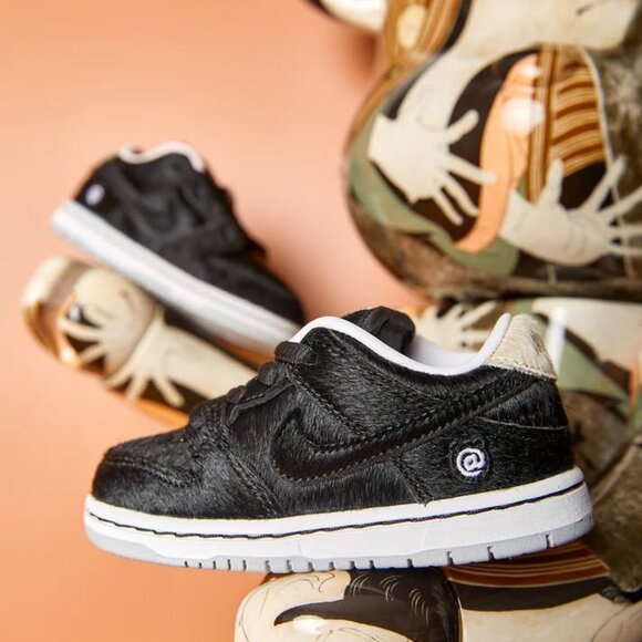 Nike SB Dunk Low Kids 'Medicom Toy' special edition collab sneakers - Picture 1 of 7